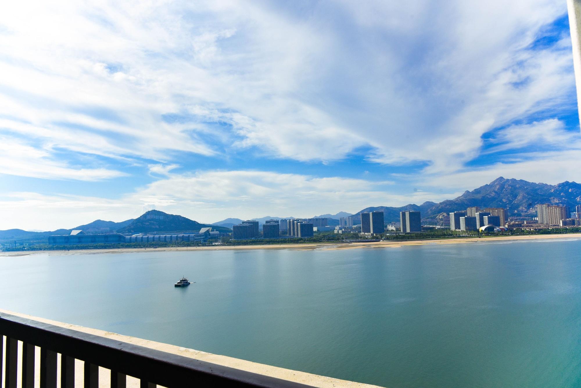 Hotel Doubletree By Hilton Qingdao Oriental Movie Metropolis Exterior foto