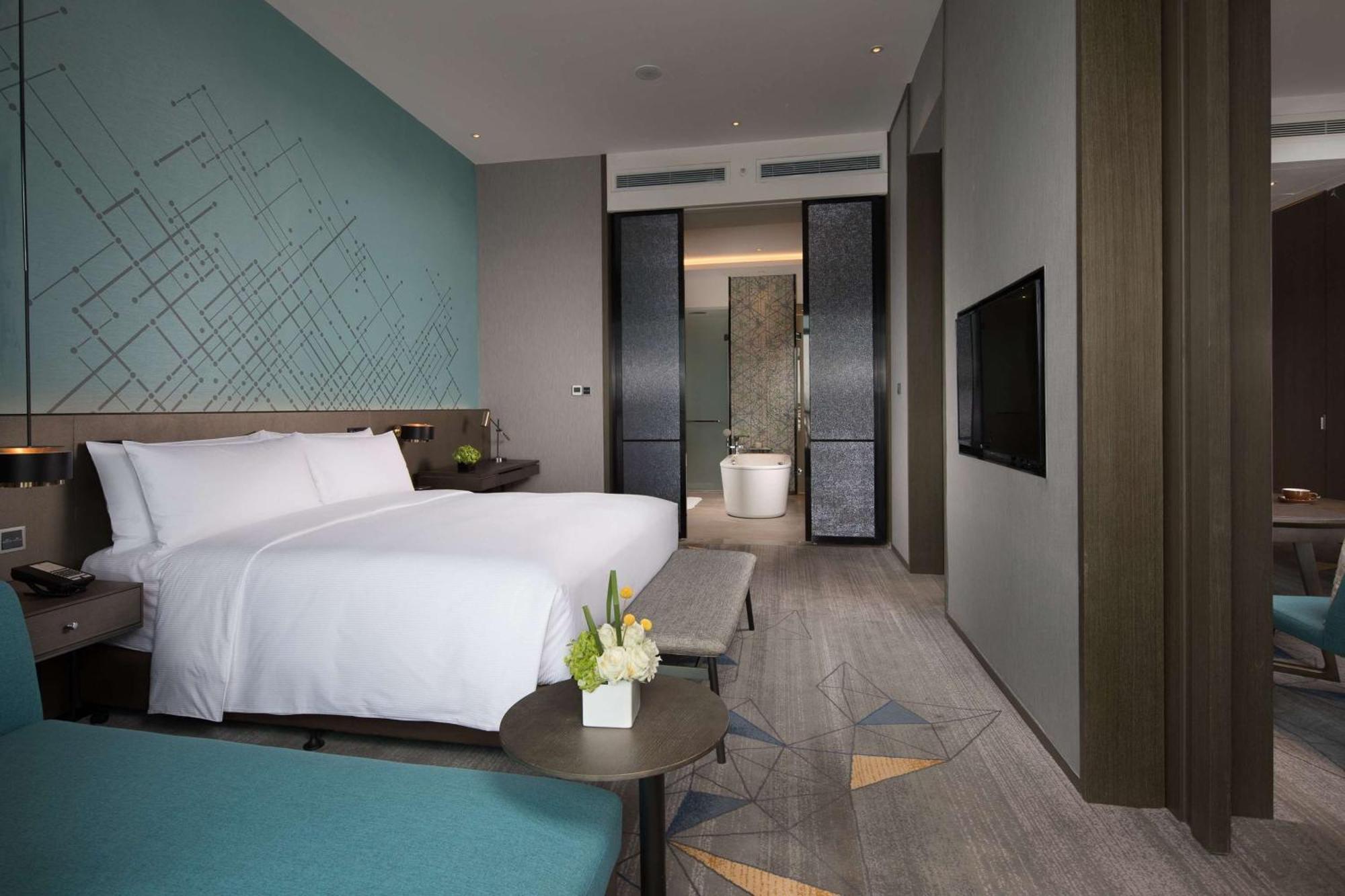 Hotel Doubletree By Hilton Qingdao Oriental Movie Metropolis Exterior foto